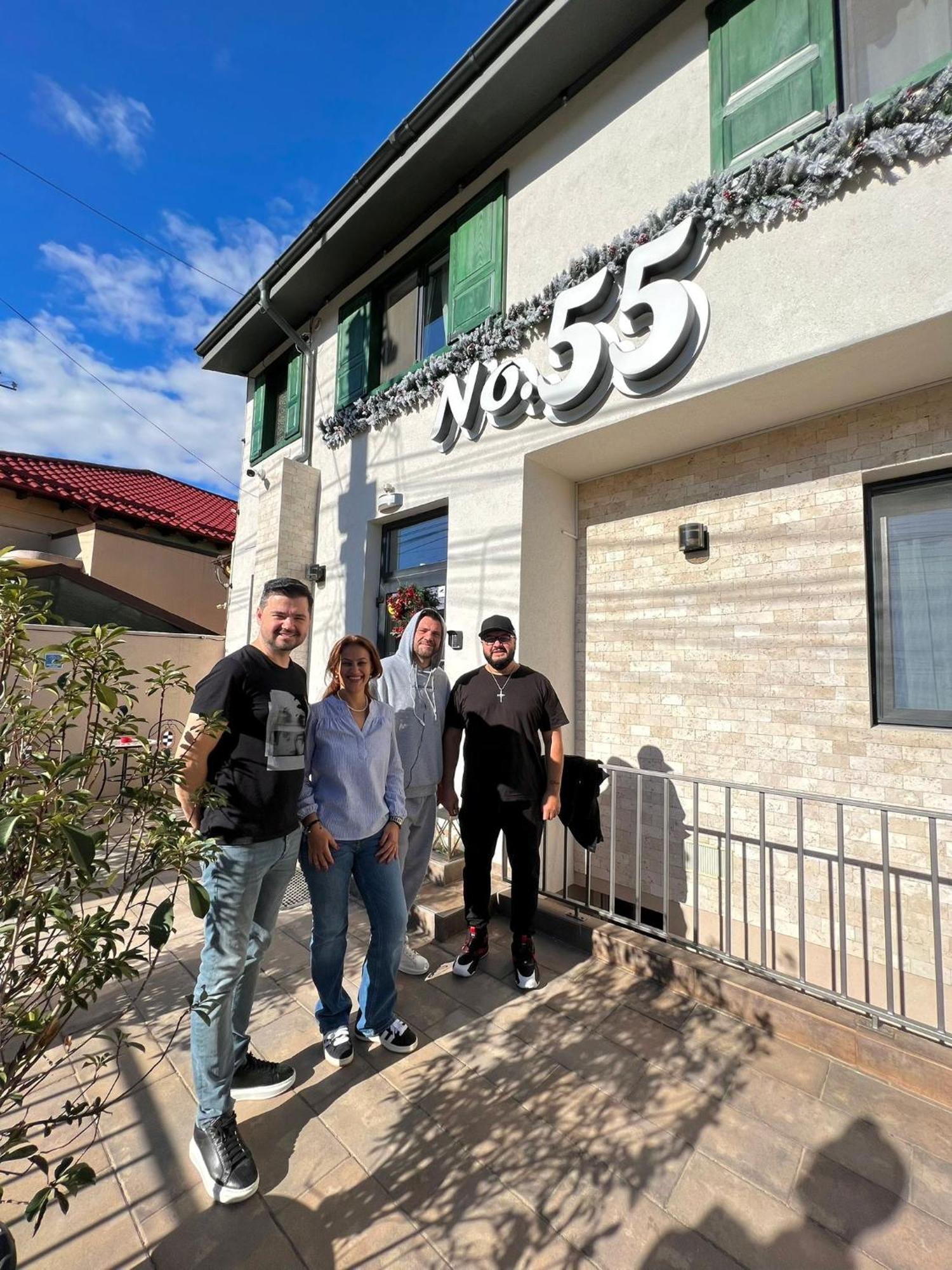 布泽乌 No. 55酒店 外观 照片